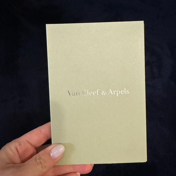 Van Cleef & Arpels Booklet new - Picture 2 of 11